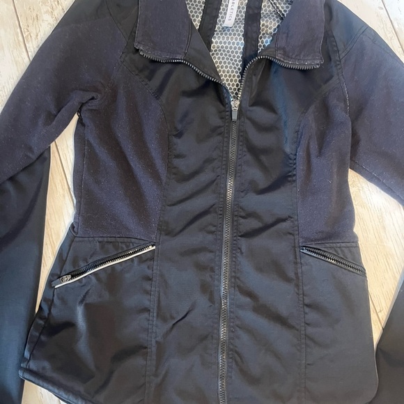 Fabletics Lightweight Corbet Zip Up Black Soft Shell Jacket Women’s Size M - Picture 9 of 14